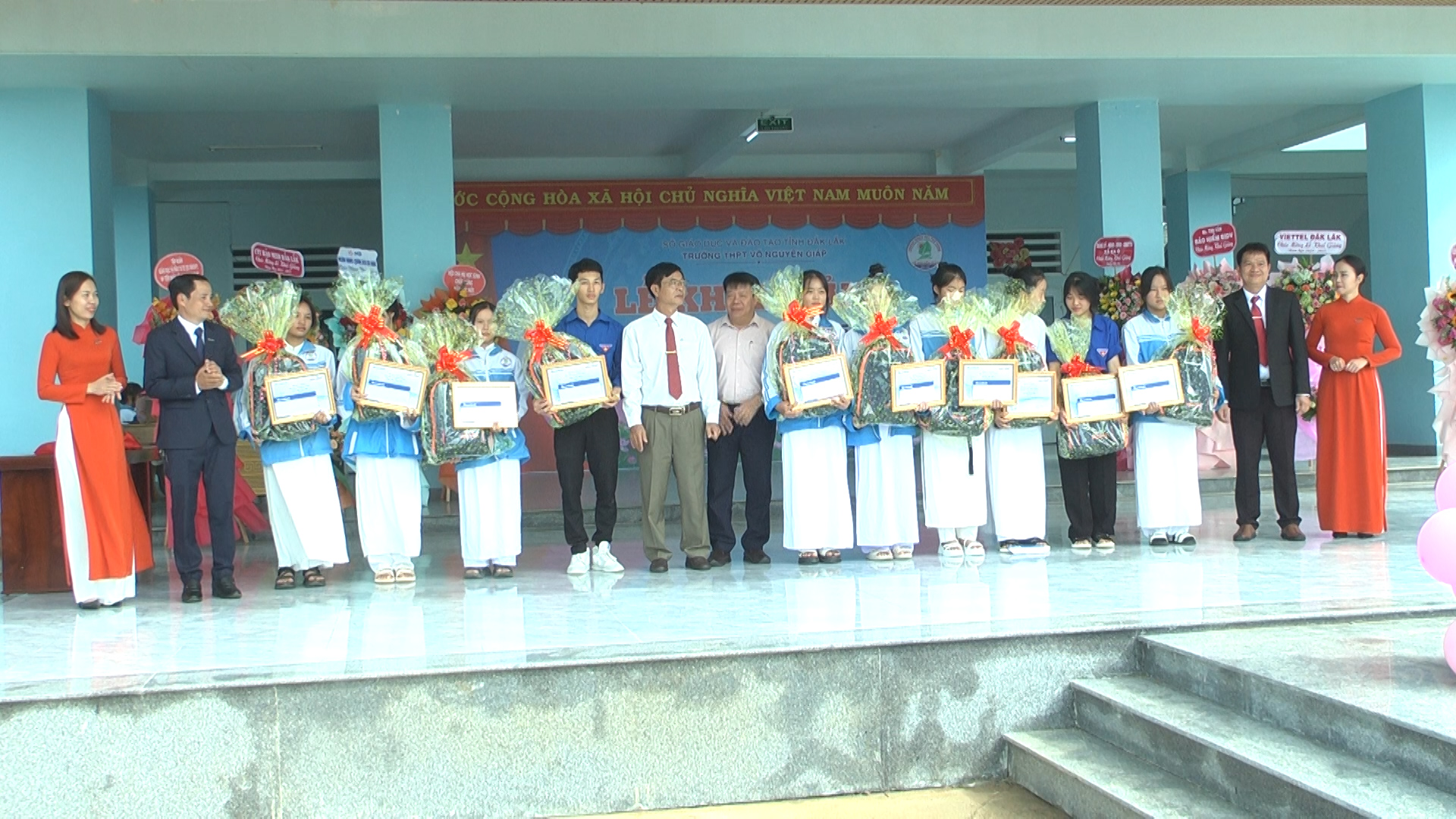 trao học bổng